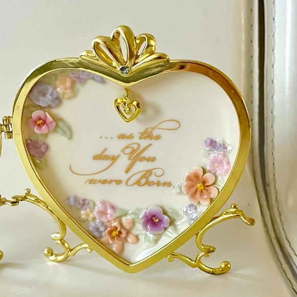 Floral Heart-Shaped Jewelry Box with Gold Accents - Picture 8 of 12